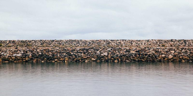 技术论坛内容质量评估：构建用户评分与专家审核的双重保障机制