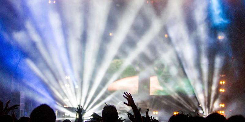 技术论坛商业化新路径：编程交流社区如何通过书籍、工具与课程实现价值转化